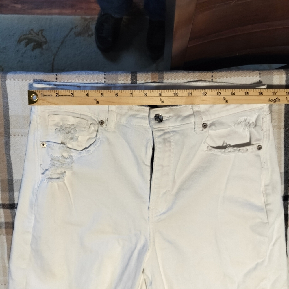 American Eagle Distressed/Ripped White Mom Jeans‎ Straight Leg Size 14 Casual - Picture 6 of 8